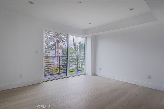 11814 Gilmore Street, North Hollywood, CA 91606