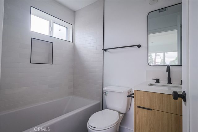 11814 Gilmore Street, North Hollywood, CA 91606