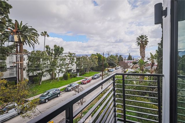 11814 Gilmore Street, North Hollywood, CA 91606