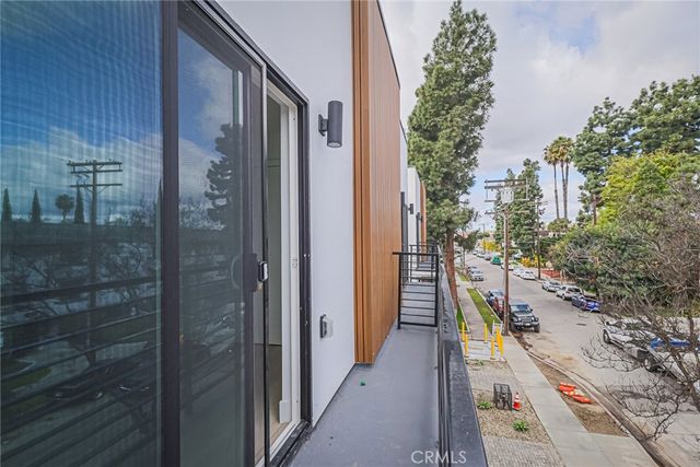 11814 Gilmore Street, North Hollywood, CA 91606