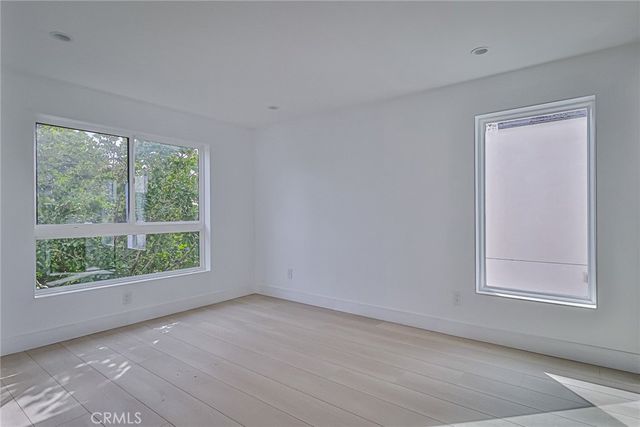 11814 Gilmore Street, North Hollywood, CA 91606