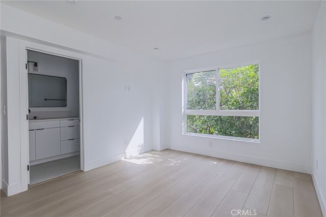 11814 Gilmore Street, North Hollywood, CA 91606