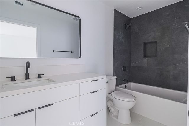 11814 Gilmore Street, North Hollywood, CA 91606