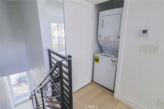 11814 Gilmore Street, North Hollywood, CA 91606