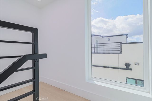 11814 Gilmore Street, North Hollywood, CA 91606
