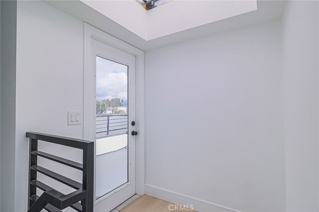 11814 Gilmore Street, North Hollywood, CA 91606