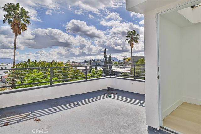 11814 Gilmore Street, North Hollywood, CA 91606