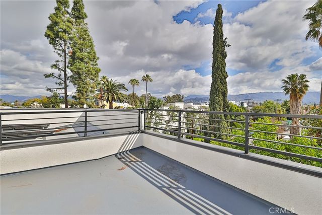 11814 Gilmore Street, North Hollywood, CA 91606
