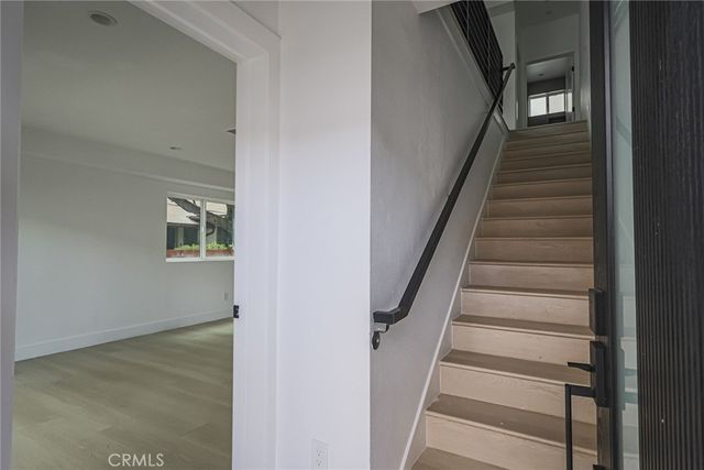 11814 Gilmore Street, North Hollywood, CA 91606