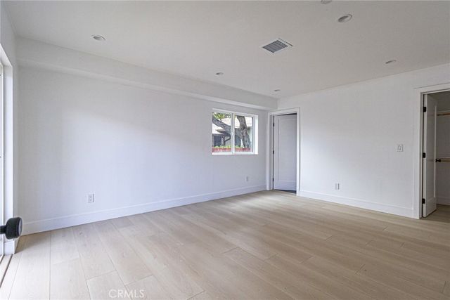 11814 Gilmore Street, North Hollywood, CA 91606