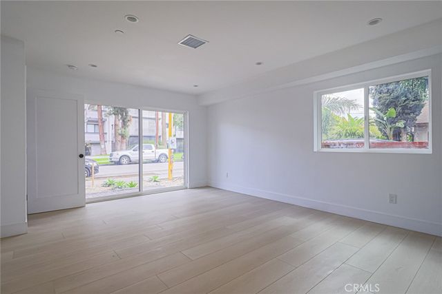 11814 Gilmore Street, North Hollywood, CA 91606
