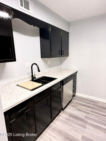 3504 Lodge Ln APT 330, Louisville, KY 40218