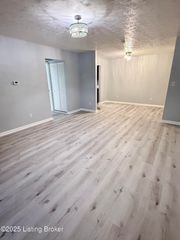 3504 Lodge Ln APT 330, Louisville, KY 40218