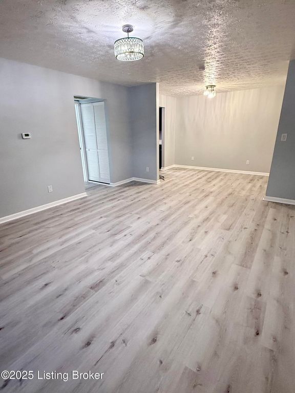 3504 Lodge Ln APT 330, Louisville, KY 40218