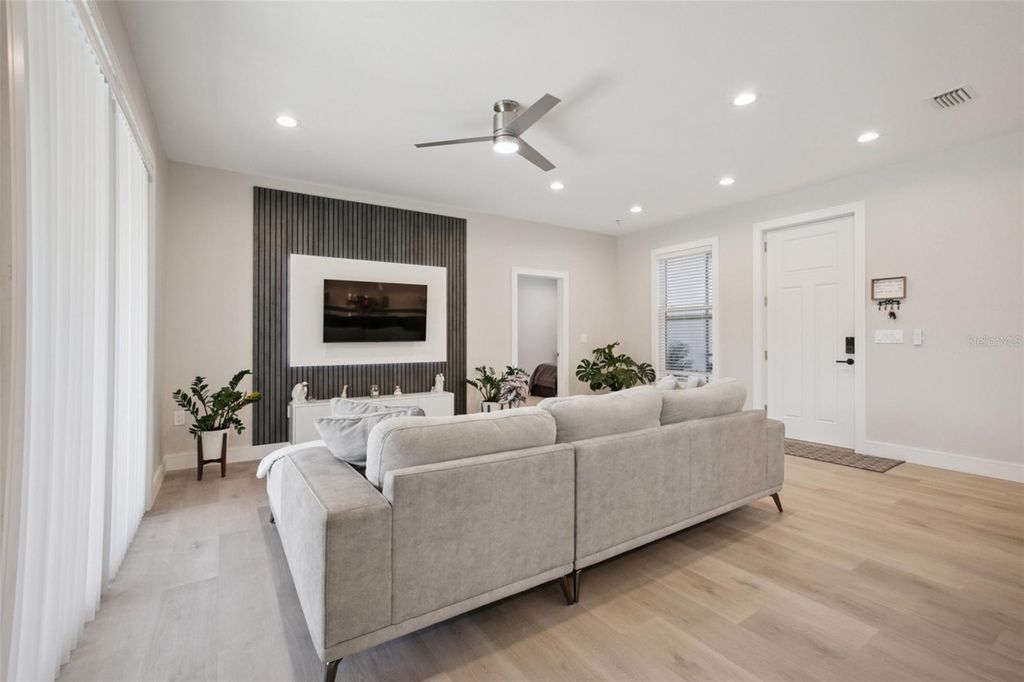 Image 5 of property listing at 3031 BELLEFONTE AVENUE, North Port, FL 34286