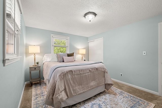 35 Freeport Dr, Burlington, MA 01803