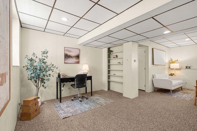 35 Freeport Dr, Burlington, MA 01803