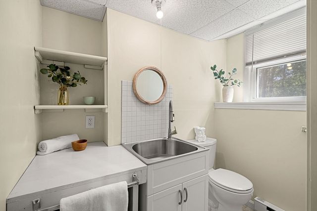 35 Freeport Dr, Burlington, MA 01803
