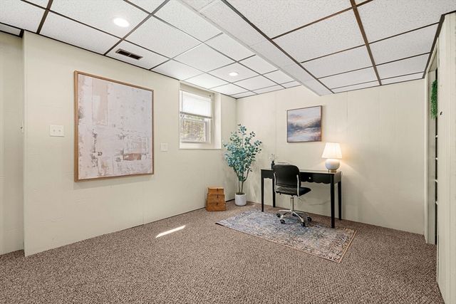 35 Freeport Dr, Burlington, MA 01803