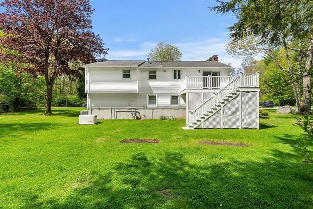 35 Freeport Dr, Burlington, MA 01803