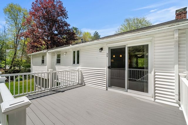 35 Freeport Dr, Burlington, MA 01803