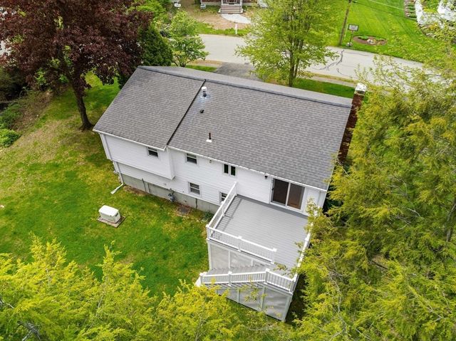 35 Freeport Dr, Burlington, MA 01803