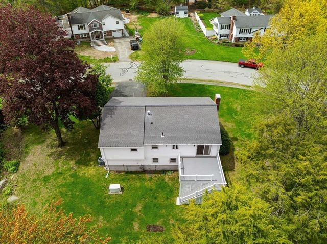 35 Freeport Dr, Burlington, MA 01803