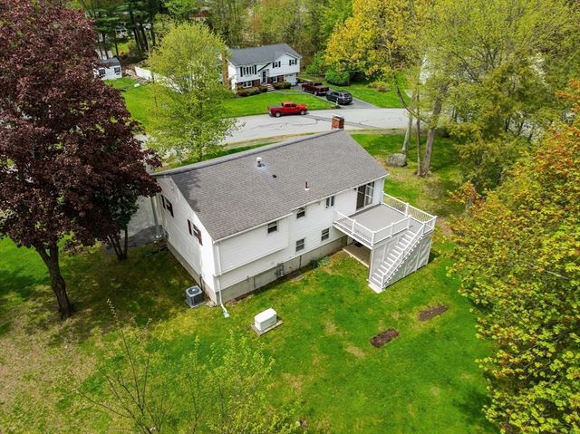 35 Freeport Dr, Burlington, MA 01803