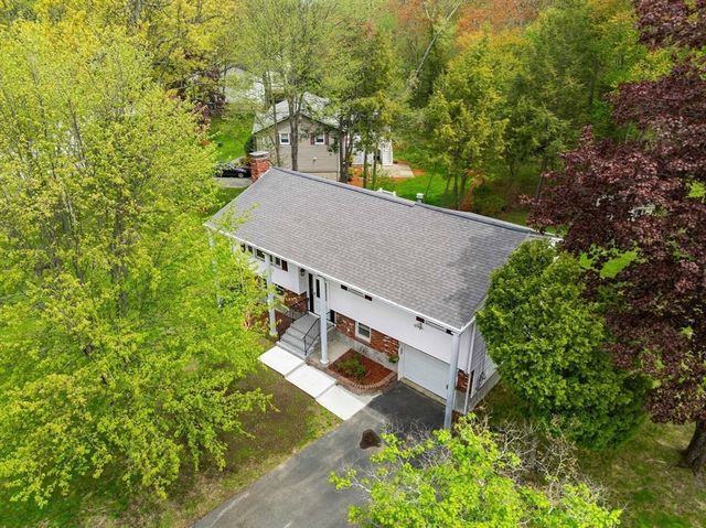 35 Freeport Dr, Burlington, MA 01803