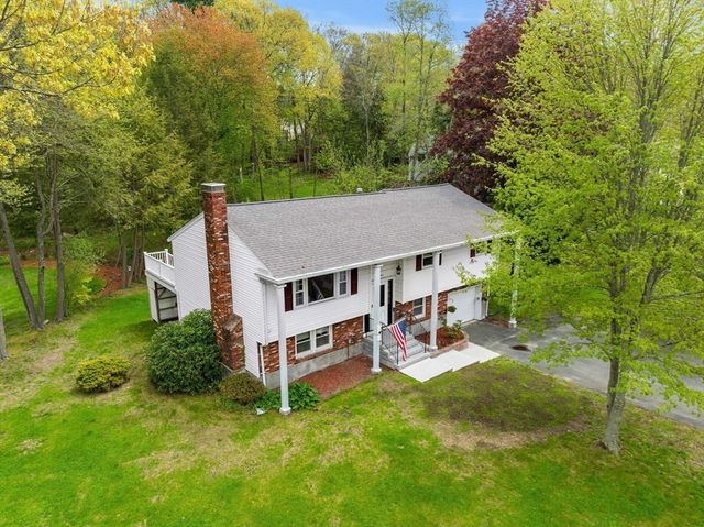 35 Freeport Dr, Burlington, MA 01803