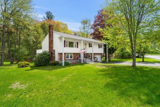 35 Freeport Dr, Burlington, MA 01803