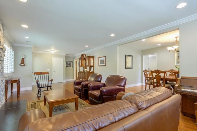 2610 Carson Street, Redwood City, CA 94061