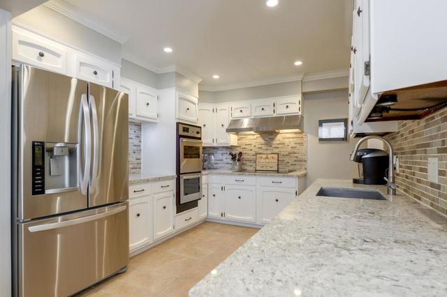 2610 Carson Street, Redwood City, CA 94061
