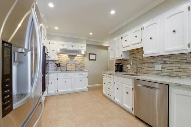 2610 Carson Street, Redwood City, CA 94061
