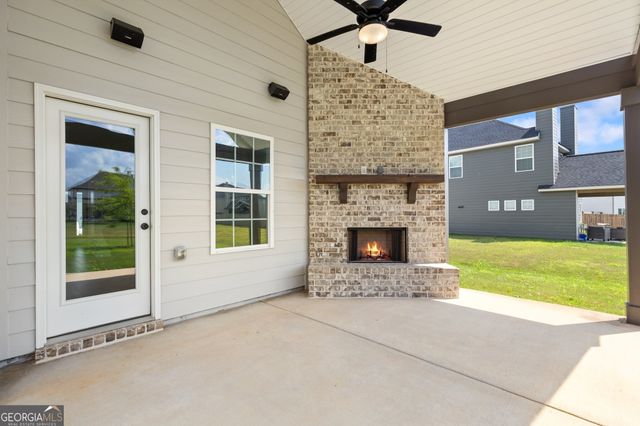 302 Weeping Moss Way, Kathleen, GA 31047