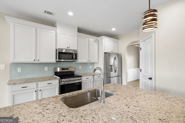 302 Weeping Moss Way, Kathleen, GA 31047