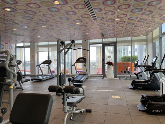 31 SE 6th St 404, Miami, FL 33131