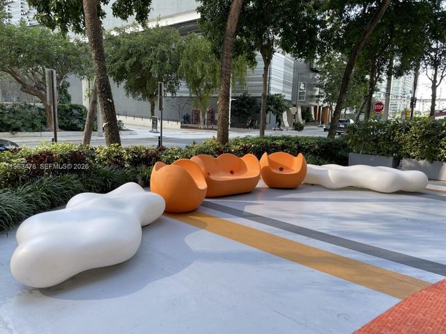 31 SE 6th St 404, Miami, FL 33131