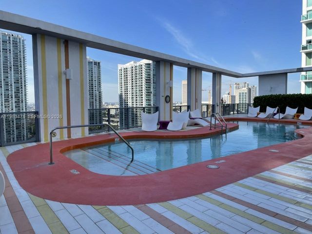 31 SE 6th St 404, Miami, FL 33131