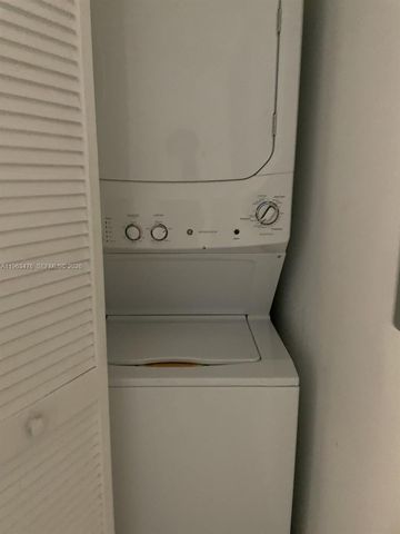 31 SE 6th St 404, Miami, FL 33131