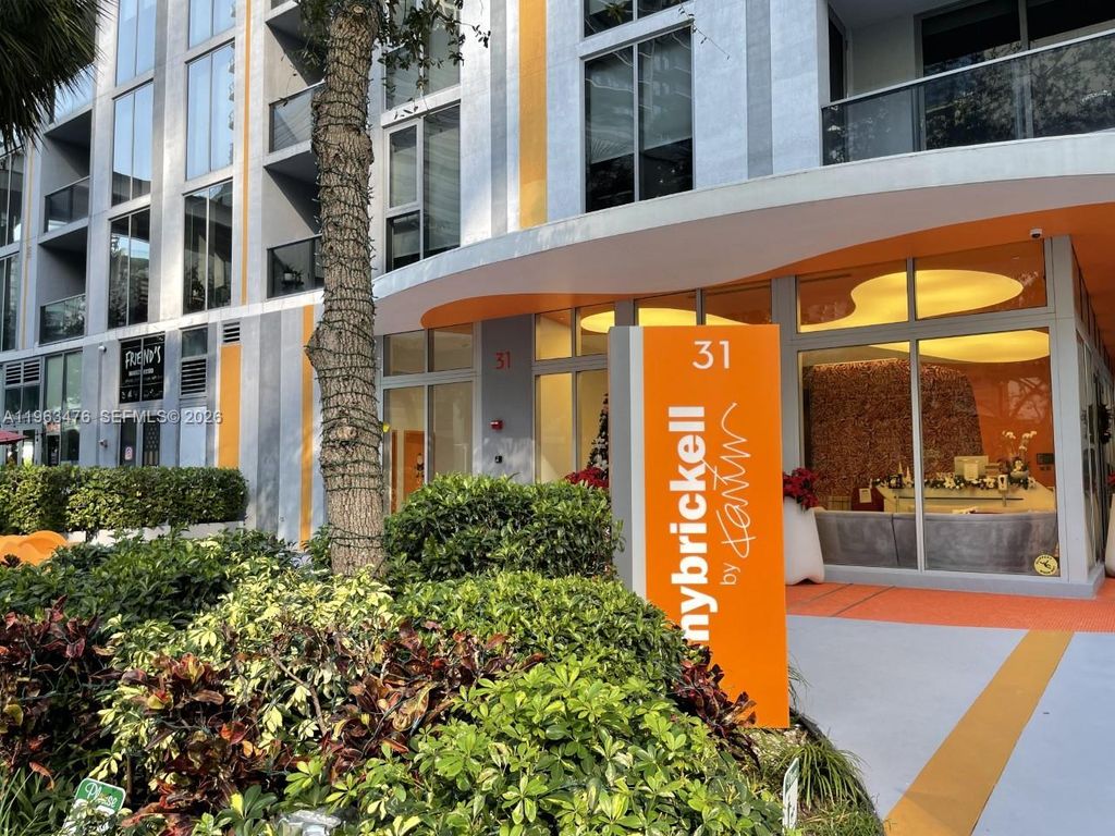 31 SE 6th St 404, Miami, FL 33131
