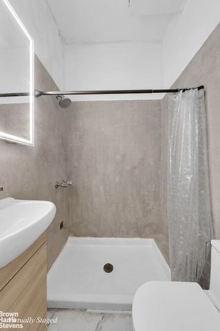 140 W 69th St Apt 61B, New York City, NY 10023