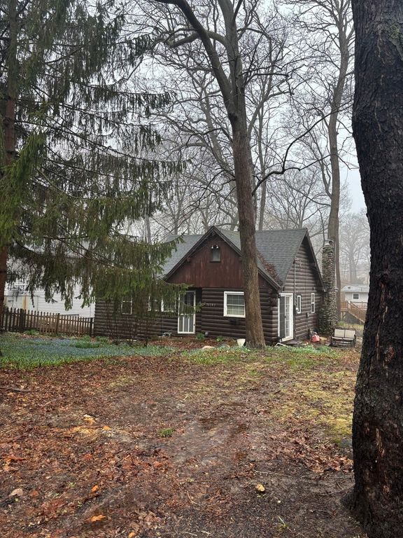 38282 N Hamilton Circle, Spring Grove, IL 60081