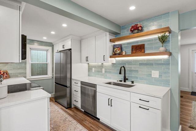 1 River Ct, Ipswich, MA 01938