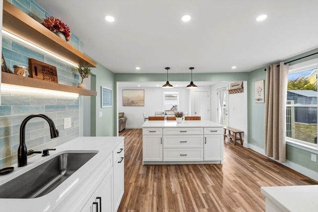 1 River Ct, Ipswich, MA 01938