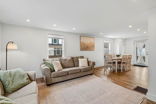 1 River Ct, Ipswich, MA 01938