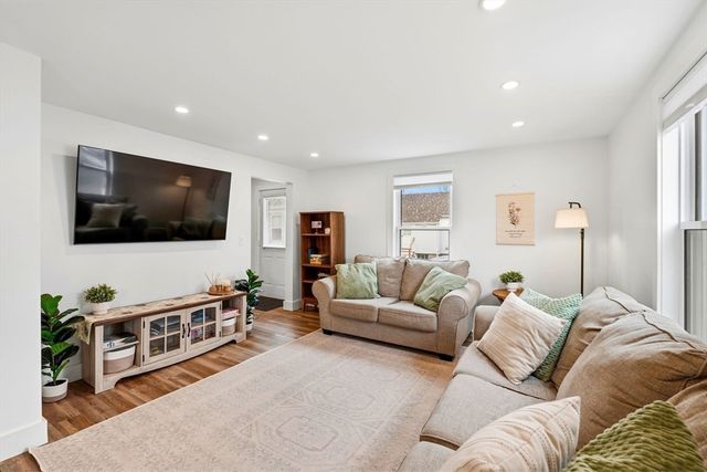 1 River Ct, Ipswich, MA 01938