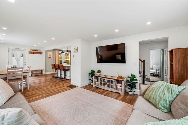 1 River Ct, Ipswich, MA 01938