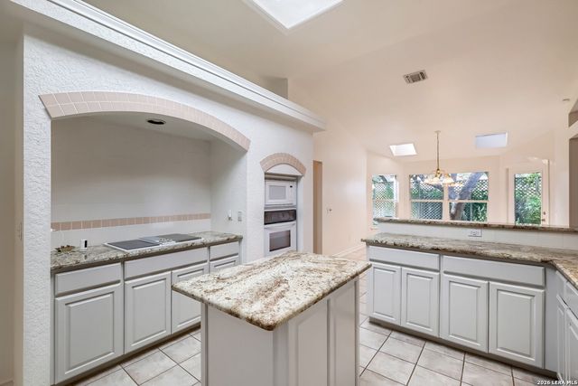 15634 Mission Crst, San Antonio, TX 78232