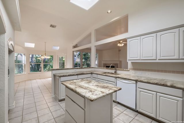 15634 Mission Crst, San Antonio, TX 78232